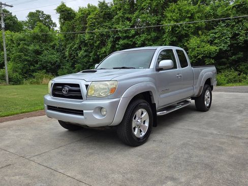 Used 2005 Toyota Tacoma PreRunner RWD image 1