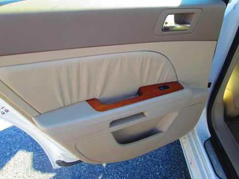 Used 2006 Cadillac STS 4dr Sdn V8 w/ Preferred Equipment Group image 7