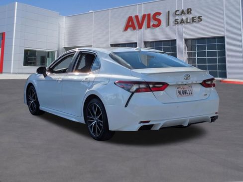 Used 2024 Toyota Camry SE image 9