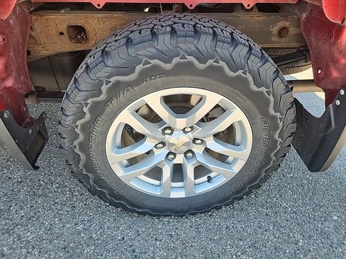 Certified 2022 Chevrolet Silverado 1500 LT w/ Diesel Off-Road Package AWD/4WD image 36