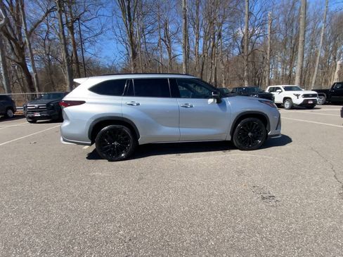Used 2025 Toyota Highlander XSE image 13