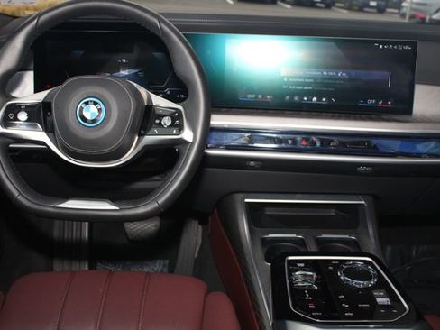 Used 2025 BMW i7 xDrive60 image 6
