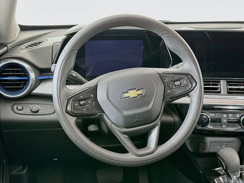 Used 2024 Chevrolet Trax LT image 17