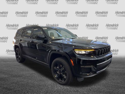 Certified 2025 Jeep Grand Cherokee L Limited w/ Black Appearance Package RWD image 2