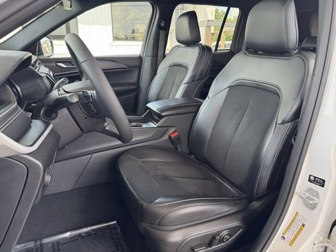 Used 2024 Jeep Grand Cherokee Altitude image 20