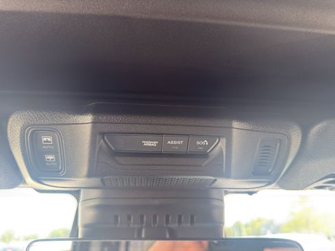 Used 2025 Jeep Wrangler Unlimited Sahara w/ Safety Group AWD/4WD image 23