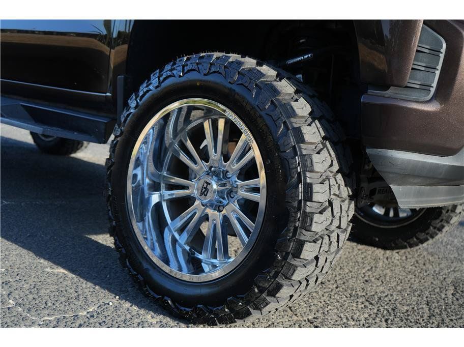 Used 2019 Chevrolet Silverado 1500 LT w/ Convenience Package AWD/4WD image 9
