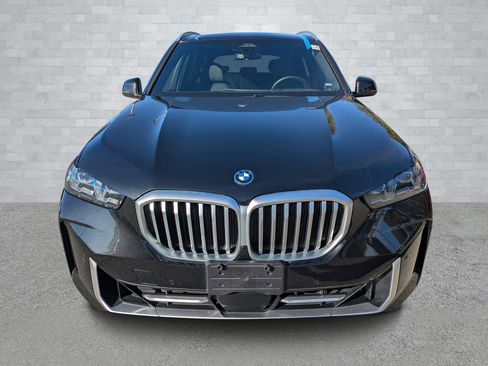Used 2025 BMW X5 xDrive50e image 3