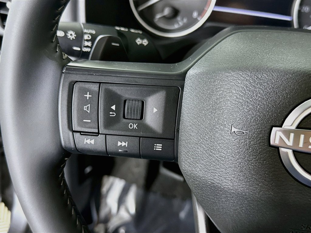 Certified 2025 Nissan Rogue SV FWD image 20