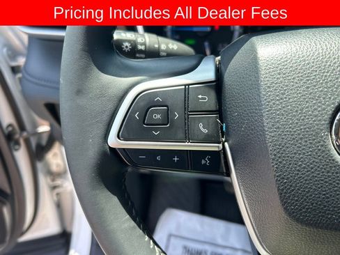 Used 2022 Toyota Highlander XLE FWD image 8