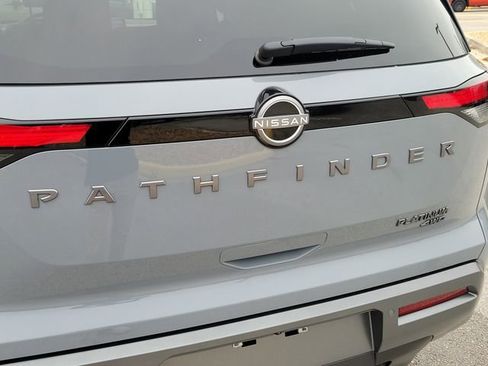 New 2026 Nissan Pathfinder Platinum AWD/4WD image 8