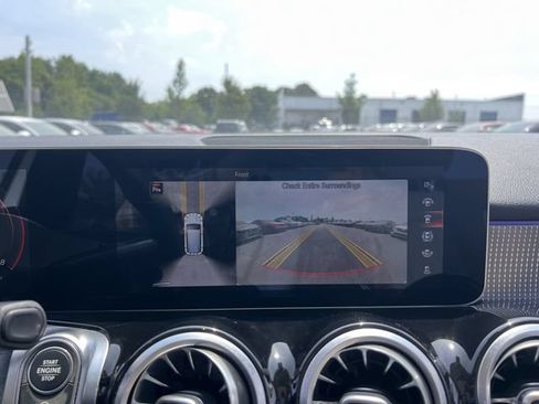 Used 2021 Mercedes-Benz GLB 250 w/ Premium Package image 21