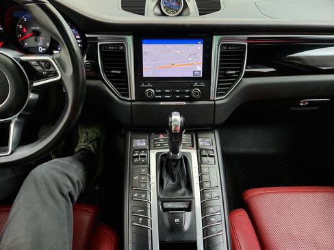 Used 2018 Porsche Macan S image 22