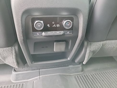 Used 2025 Buick Enclave Avenir AWD/4WD image 11
