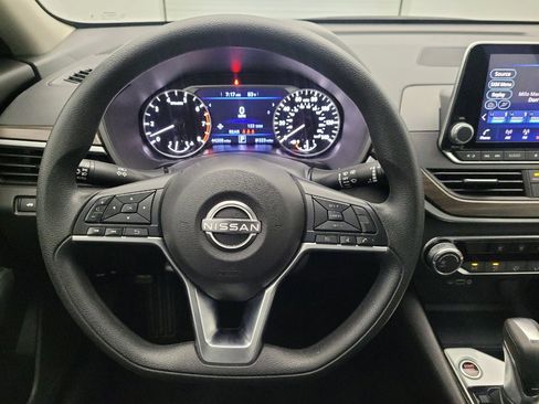 Used 2024 Nissan Altima 2.5 SV image 22