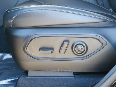 Used 2023 Jeep Grand Cherokee 4WD 4xe image 13