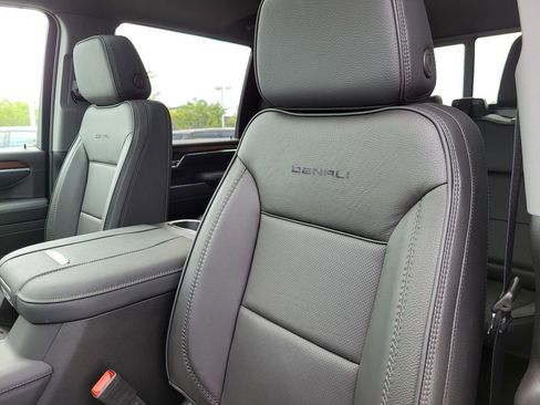 New 2025 GMC Sierra 2500 Denali w/ Denali Reserve Package image 18