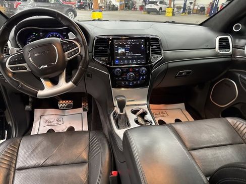 Used 2019 Jeep Grand Cherokee SRT image 9
