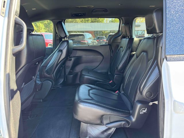 Used 2023 Chrysler Pacifica Touring-L w/ S Appearance Package FWD image 27