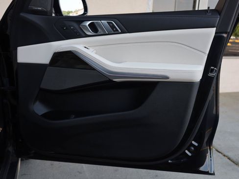 Used 2020 BMW X5 xDrive40i w/ Executive Package AWD/4WD image 29