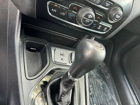 Certified 2019 Jeep Cherokee Limited FWD image 23
