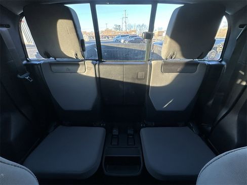 Used 2018 Toyota Tacoma SR image 21