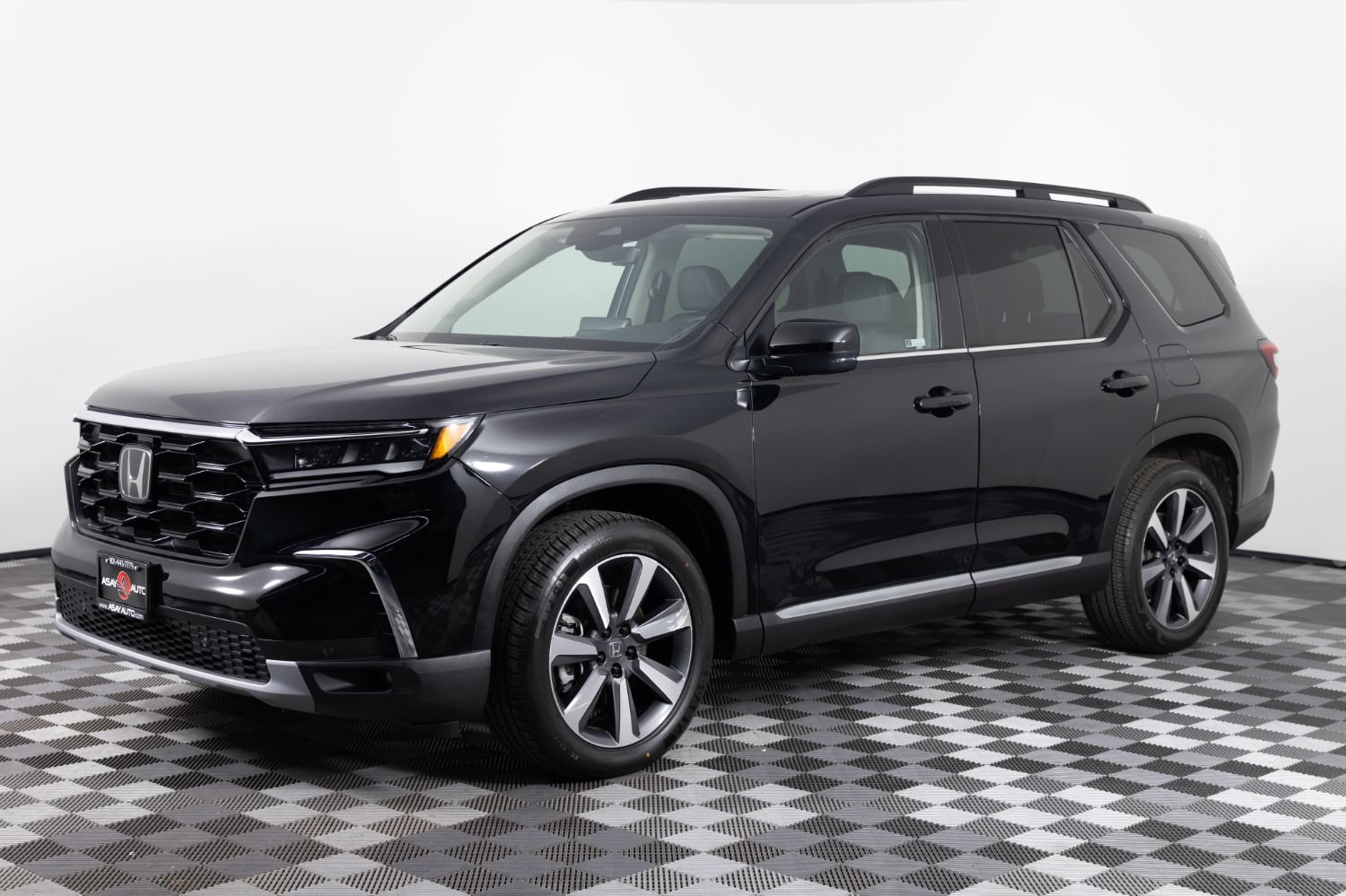 Used 2023 Honda Pilot Touring image 1