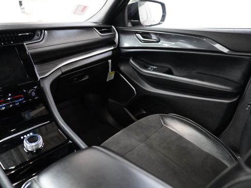 Used 2022 Jeep Grand Cherokee Altitude image 13