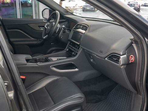 Used 2017 Jaguar F-PACE S image 30