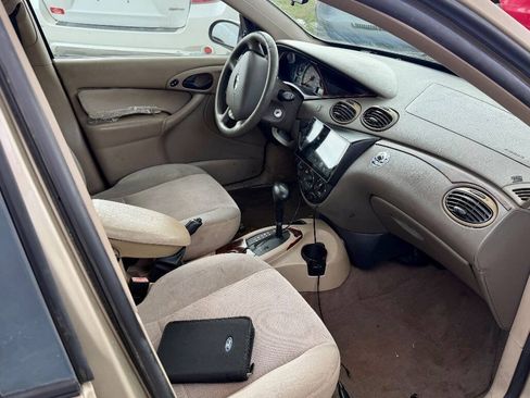 Used 2002 Ford Focus SE FWD image 14