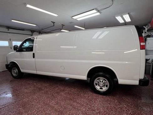 Used 2017 Chevrolet Express 2500 Extended image 2