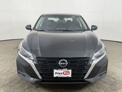 Used 2025 Nissan Altima 2.5 SV image 2