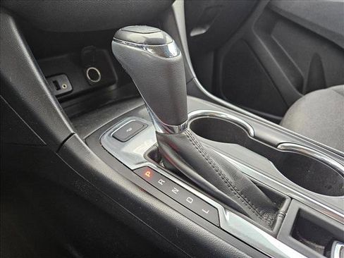 Used 2018 Chevrolet Equinox LT image 10