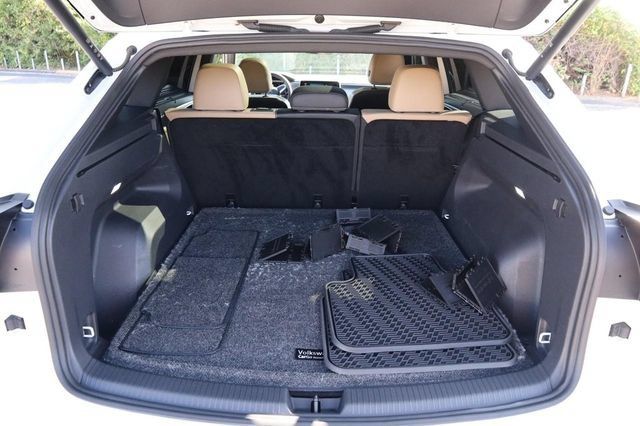 Used 2025 Volkswagen Atlas Cross Sport SE FWD image 7