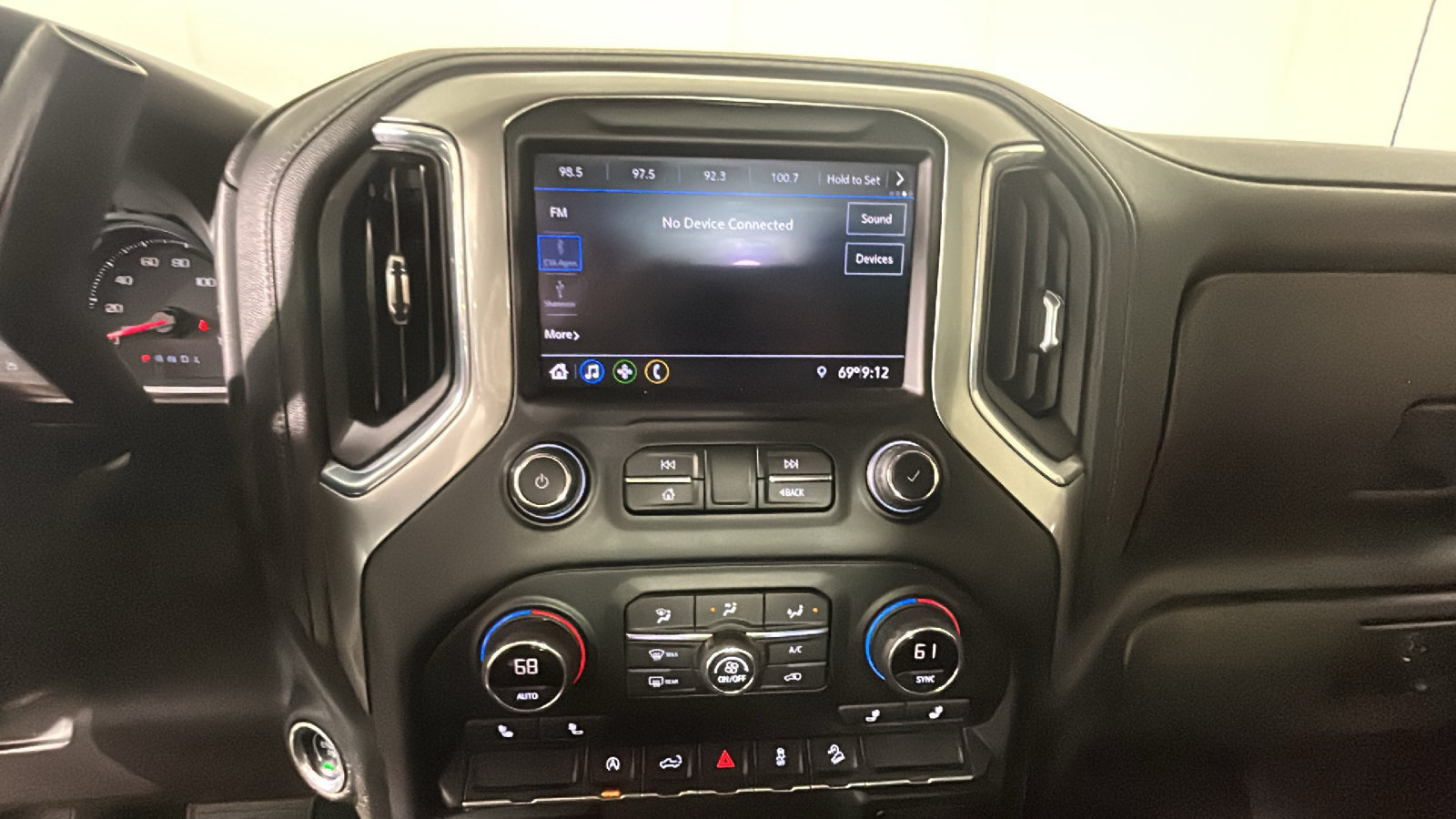 Used 2020 Chevrolet Silverado 1500 LT Trail Boss w/ Convenience Package AWD/4WD image 28