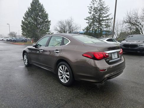 Used 2018 INFINITI Q70 Luxe image 5