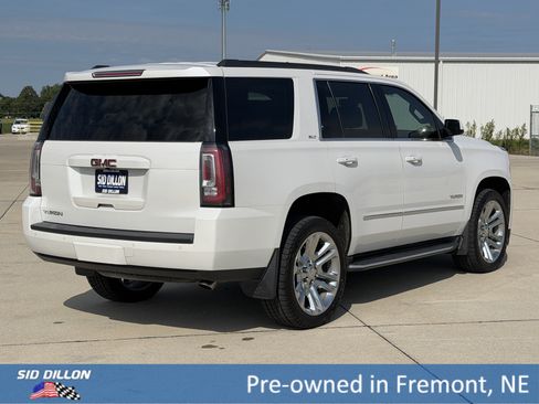 Used 2017 GMC Yukon SLT w/ Premium Edition AWD/4WD image 4