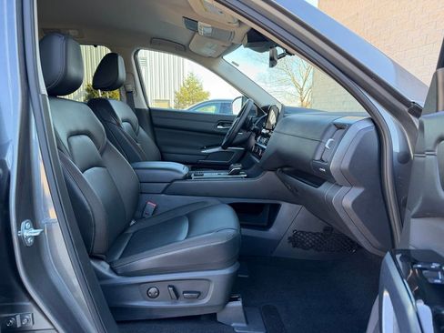 Used 2025 Nissan Pathfinder SL w/ Cargo Package image 31