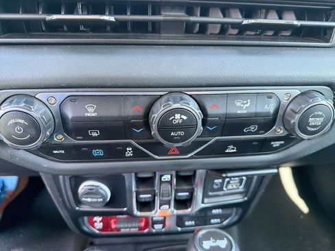 Used 2024 Jeep Wrangler Unlimited Rubicon 4xe AWD/4WD image 8