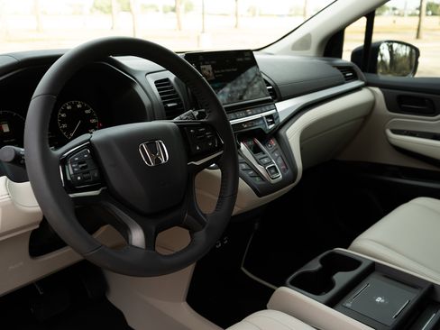 Certified 2026 Honda Odyssey EX-L image 16