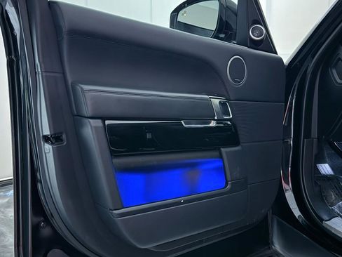 Used 2014 Land Rover Range Rover HSE image 17