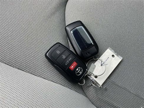 Used 2025 Toyota Grand Highlander FWD image 32