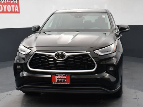Used 2024 Toyota Highlander LE AWD/4WD image 7