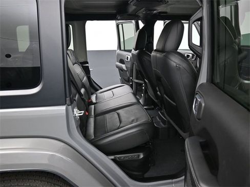 Used 2023 Jeep Wrangler Unlimited Sahara image 30