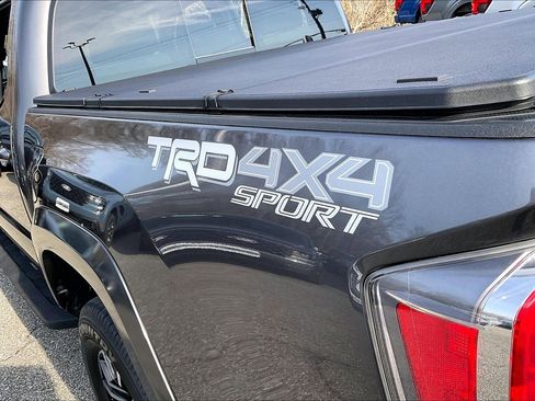 Used 2022 Toyota Tacoma TRD Sport w/ Technology Package AWD/4WD image 8