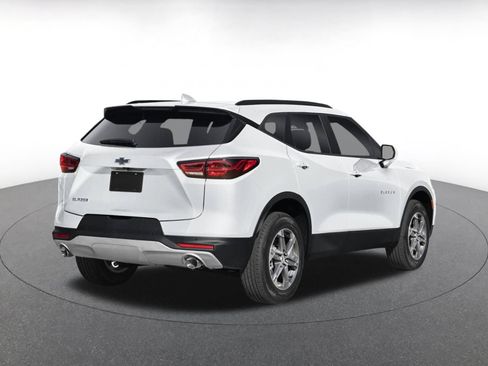 Used 2026 Chevrolet Blazer LT FWD image 2