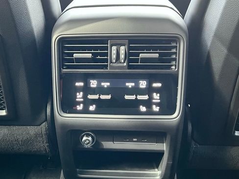 Used 2025 Porsche Cayenne image 18