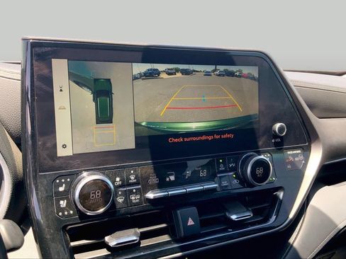 Used 2023 Toyota Highlander Limited FWD image 27