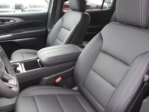 New 2026 Chevrolet Traverse LT w/ Driver Confidence Package AWD/4WD image 9