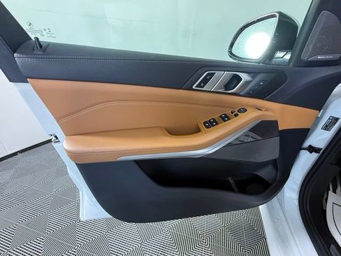 Used 2023 BMW X5 xDrive40i w/ M Sport Package AWD/4WD image 11